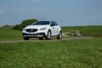Volvo V40 D4 Cross Country 2016 года (UK)